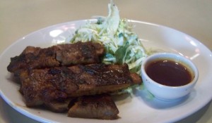 <p>Spare ribs and crispy cole slaw</p>