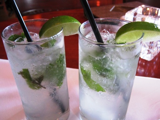 <p>Sparkling Mojitos</p>