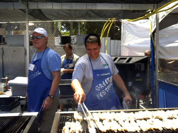 Having a great time grillin' kabob