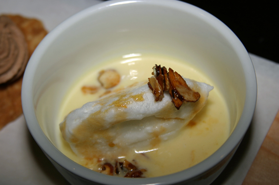 Meringue with caramel sauce or "Floating Island"