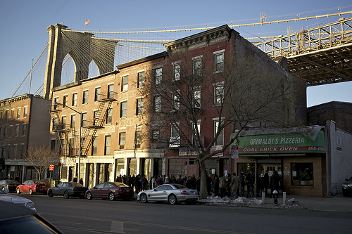 Grimaldis-Under-the-Brooklyn-Bridge-by-sdettling-on-flickr
