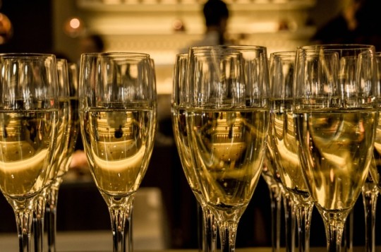 New Year's Eve!? Pop Champagne! :D